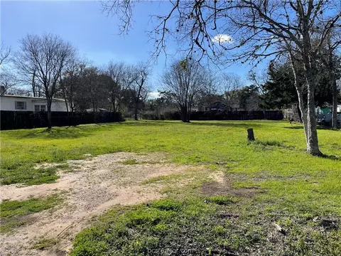 808 Cole St, Bryan, TX 77803