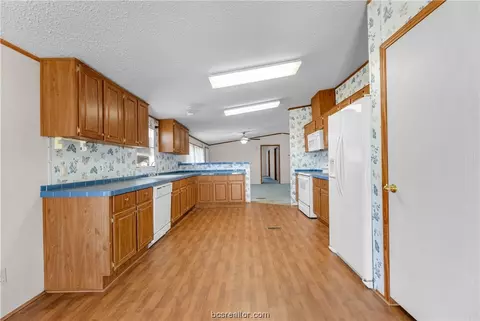 3146 Starlight Dr, Bryan, TX 77808 photo 4