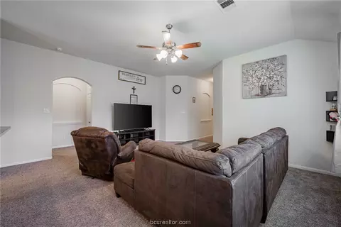 Living - 25252 Killarney St, Hempstead, TX 77445 photo 2 of 3