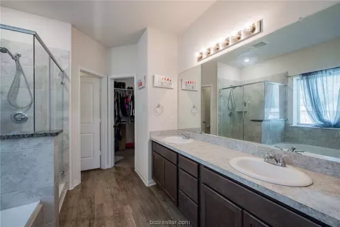 Bath - 25252 Killarney St, Hempstead, TX 77445 photo 1 of 3