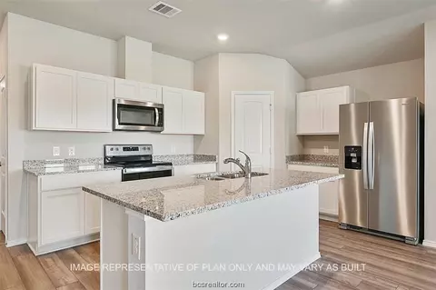 208 Blanco Dr, Huntsville, TX 77340