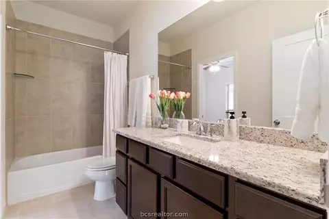 Bath - 5318 Lyle Pl, Bryan, TX 77807 photo 3 of 3