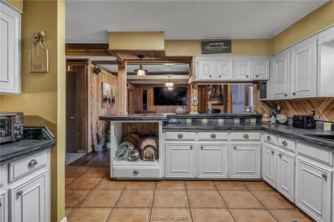 Kitchen - 2505 Memorial Dr, Bryan, TX 77802 photo 5 of 5