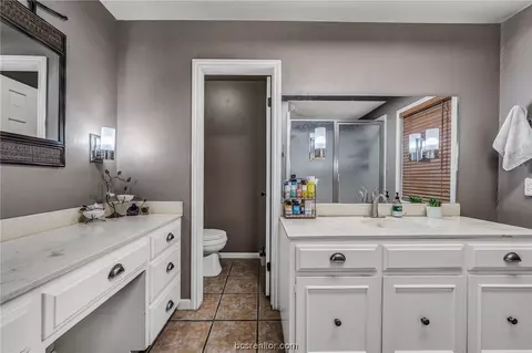 Bath - 2505 Memorial Dr, Bryan, TX 77802 photo 1 of 3