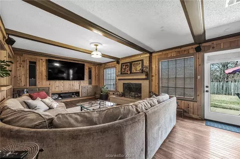 Living - 2505 Memorial Dr, Bryan, TX 77802 photo 2 of 6