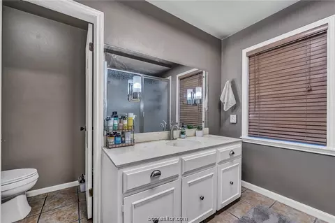 Bath - 2505 Memorial Dr, Bryan, TX 77802 photo 2 of 3