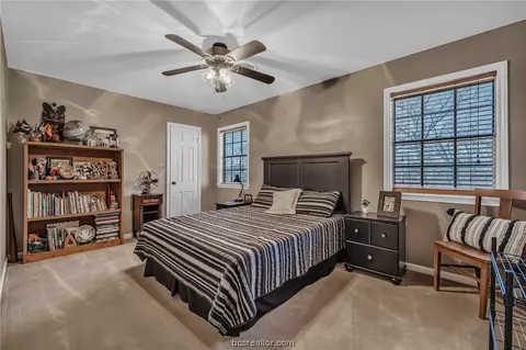 Bedroom - 2505 Memorial Dr, Bryan, TX 77802 photo 4 of 6