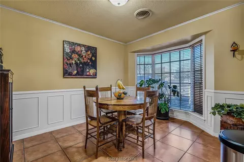 Dining - 2505 Memorial Dr, Bryan, TX 77802 photo 1 of 1