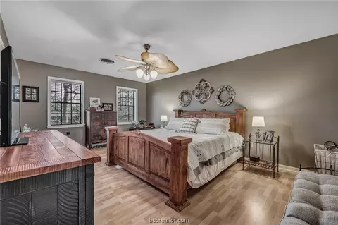 Bedroom - 2505 Memorial Dr, Bryan, TX 77802 photo 2 of 6
