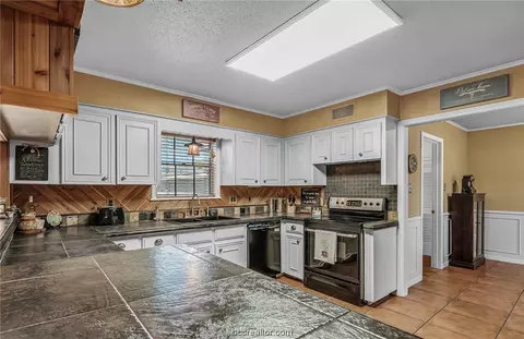 Kitchen - 2505 Memorial Dr, Bryan, TX 77802 photo 2 of 5