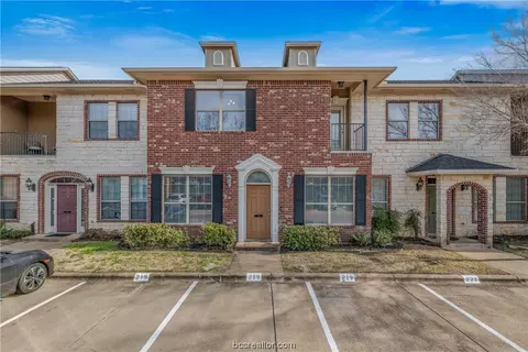 219 Forest Dr, College Station, TX 77840