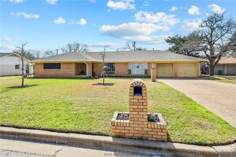 2310 Bristol St, Bryan, TX 77802
