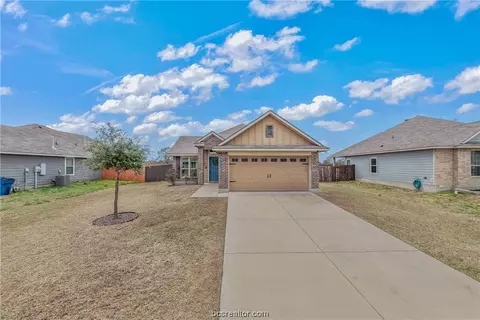 811 Mockingbird St, Navasota, TX 77868