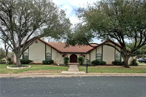 1709 Greenwood Dr, College Station, TX 77845