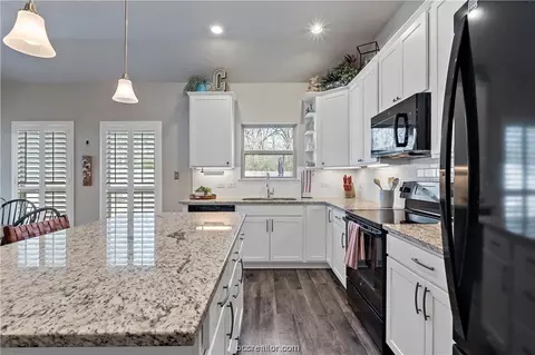 Kitchen - 2113 Stubbs Dr, Bryan, TX 77807 photo 3 of 6