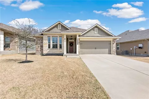 2113 Stubbs Dr, Bryan, TX 77807