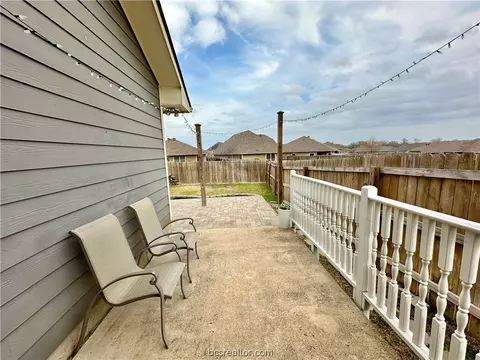 Exterior - 1052 Venice Dr, Bryan, TX 77808 photo 5 of 15