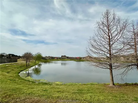 View/Area - 1052 Venice Dr, Bryan, TX 77808 photo 2 of 4