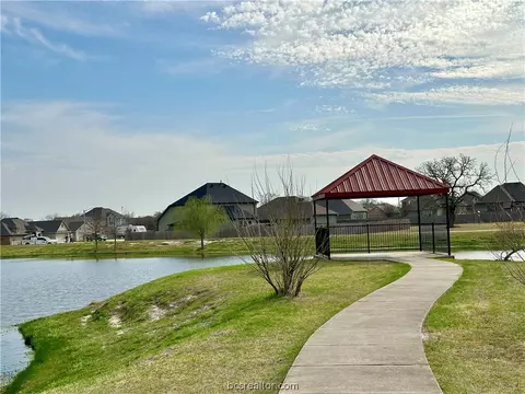 View/Area - 1052 Venice Dr, Bryan, TX 77808 photo 3 of 4