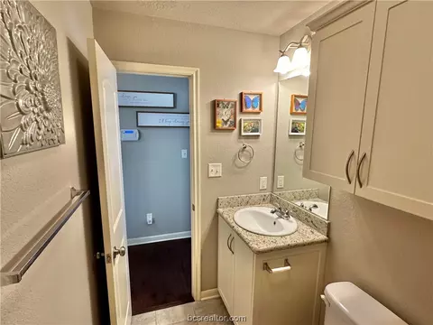 Bath - 1052 Venice Dr, Bryan, TX 77808 photo 5 of 5
