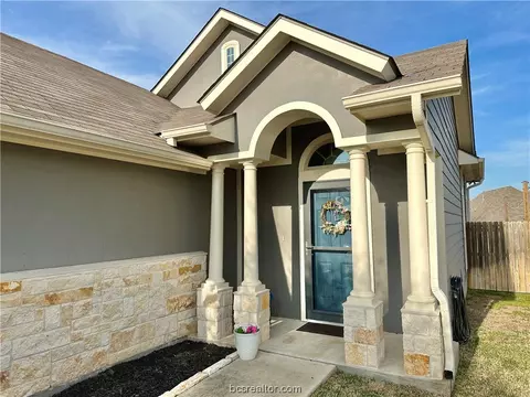 Exterior - 1052 Venice Dr, Bryan, TX 77808 photo 15 of 15