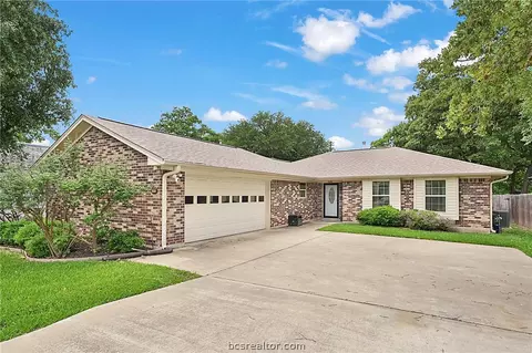 4211 Woodcrest Dr, Bryan, TX 77802