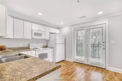 1725 Harvey Mitchell Parkway S 125, College Station, TX 77840