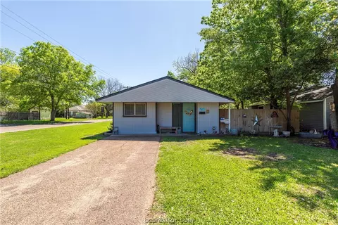 601 Wheelock St, Hearne, TX 77859
