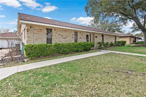 3706 Windridge Dr, Bryan, TX 77802 photo 2