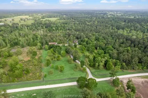 5242 Deep Frst, Navasota, TX 77868