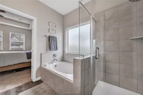 Bath - 963 Harper Ln, Bryan, TX 77803 photo 3 of 5
