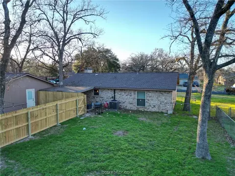 Exterior - 407 Tee Dr, Bryan, TX 77801 photo 4 of 9