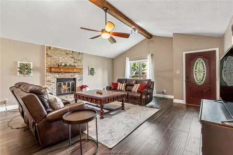 Living - 407 Tee Dr, Bryan, TX 77801 photo 2 of 5