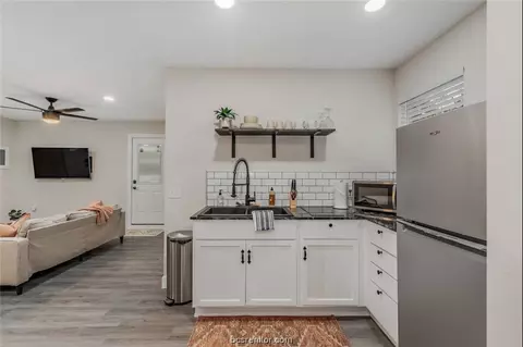 Kitchen - 407 Tee Dr, Bryan, TX 77801 photo 5 of 6