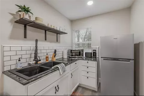 Kitchen - 407 Tee Dr, Bryan, TX 77801 photo 6 of 6