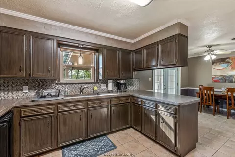 Kitchen - 407 Tee Dr, Bryan, TX 77801 photo 3 of 6