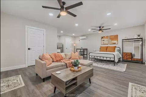 Living - 407 Tee Dr, Bryan, TX 77801 photo 5 of 5