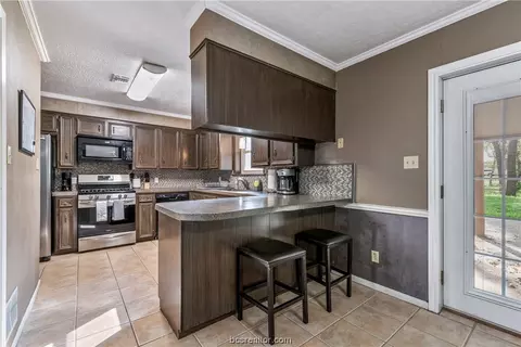 Kitchen - 407 Tee Dr, Bryan, TX 77801 photo 1 of 6