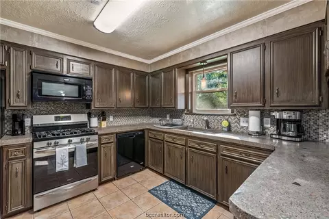 Kitchen - 407 Tee Dr, Bryan, TX 77801 photo 2 of 6