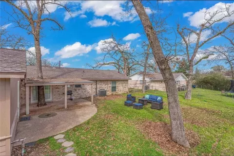 Exterior - 407 Tee Dr, Bryan, TX 77801 photo 8 of 9