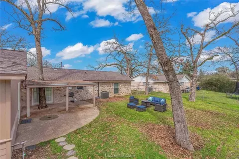 Exterior - 407 Tee Dr, Bryan, TX 77801 photo 6 of 9