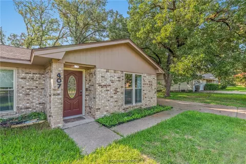 Exterior - 407 Tee Dr, Bryan, TX 77801 photo 2 of 9