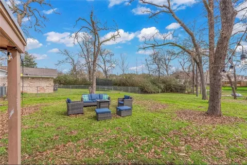 Exterior - 407 Tee Dr, Bryan, TX 77801 photo 7 of 9