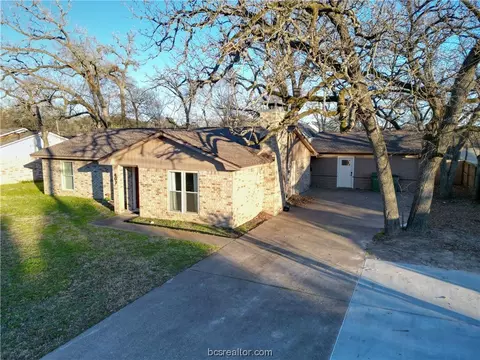 Exterior - 407 Tee Dr, Bryan, TX 77801 photo 3 of 9