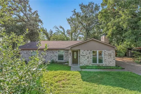 407 Tee Dr, Bryan, TX 77801
