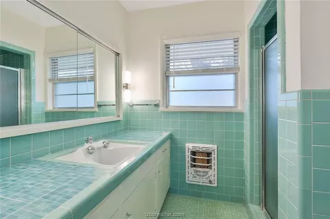 Bath - 708 Esther Blvd, Bryan, TX 77802 photo 1 of 2