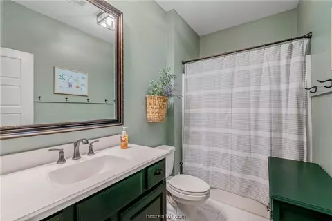 Bath - 16172 Bench Ln, Bryan, TX 77807 photo 1 of 2