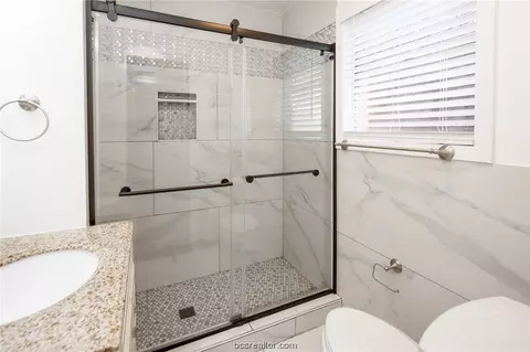 Bath - 2701 Wayside Dr, Bryan, TX 77802 photo 1 of 5