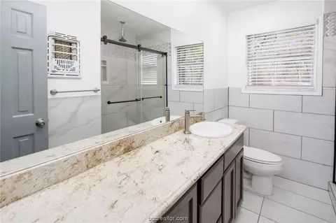 Bath - 2701 Wayside Dr, Bryan, TX 77802 photo 3 of 5