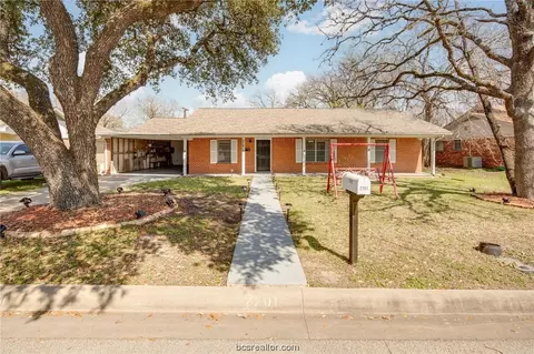 2701 Wayside Dr, Bryan, TX 77802
